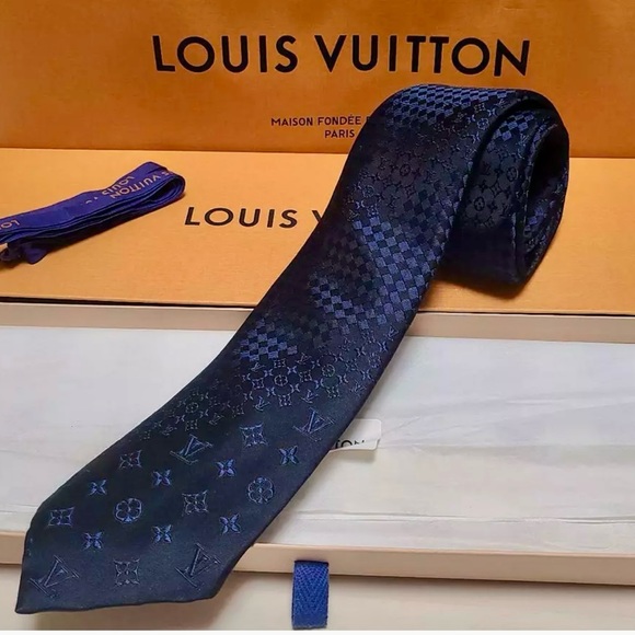 🔥🎁LV HOLIDAY 25’🎁🔥🆕💯LEGENDARY LOUIS VUITTON ICONIC BLUE MONOGRAM MIX TIE🔥 - Picture 10 of 15